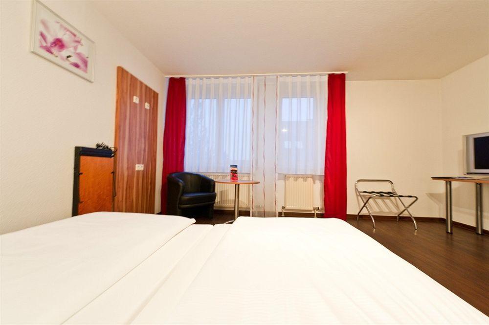 Hotel Domino Щутгарт Екстериор снимка