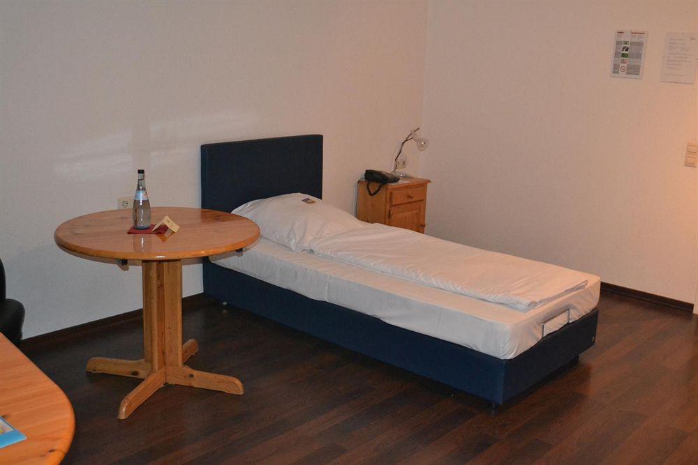 Hotel Domino Щутгарт Екстериор снимка