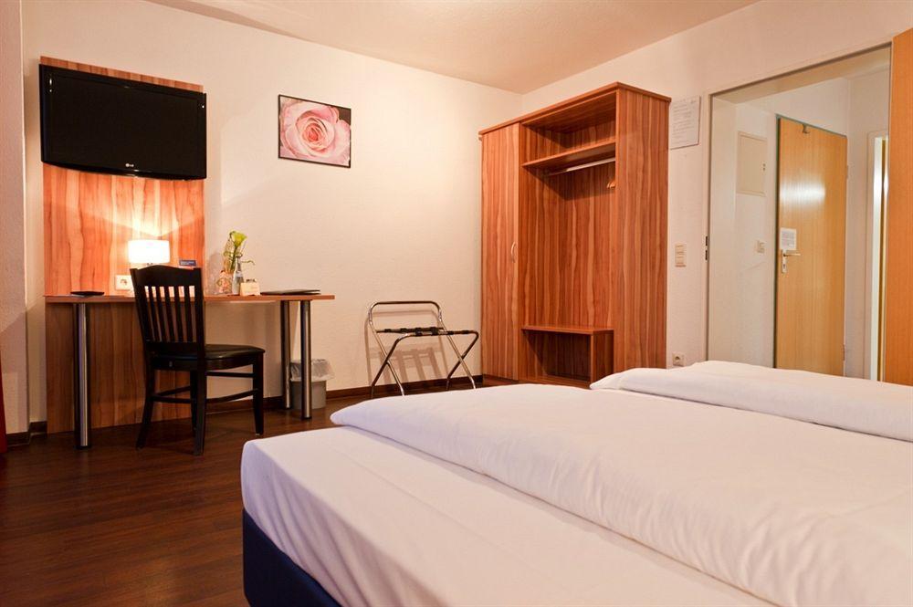 Hotel Domino Щутгарт Екстериор снимка