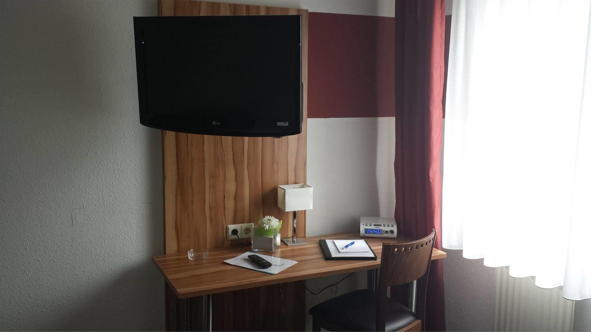 Hotel Domino Щутгарт Екстериор снимка