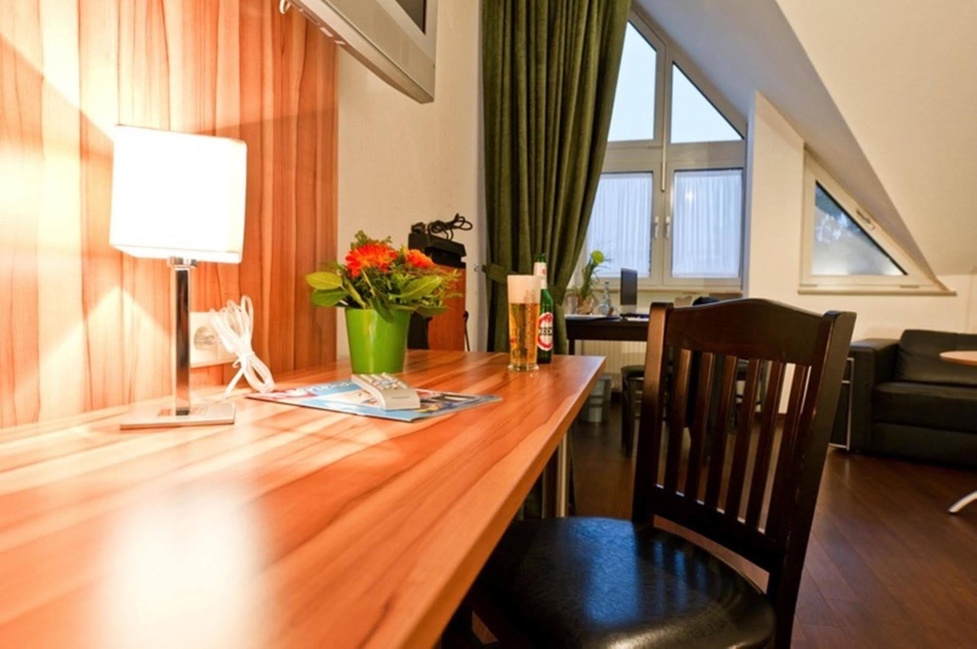 Hotel Domino Щутгарт Екстериор снимка