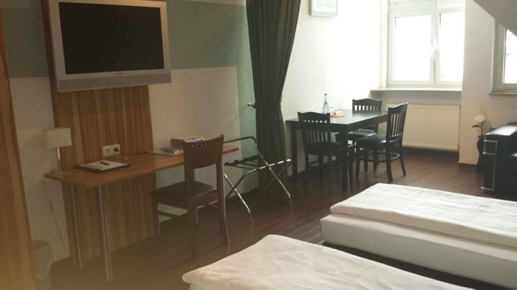 Hotel Domino Щутгарт Екстериор снимка