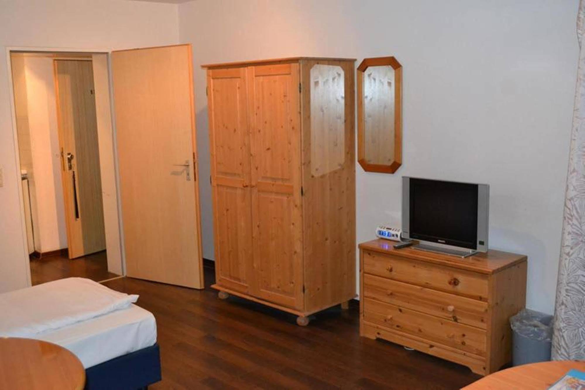 Hotel Domino Щутгарт Екстериор снимка